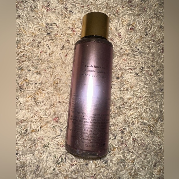 Victoria’s Secret velvet petals 🌺💗✨🤍🩷 - Picture 2 of 2